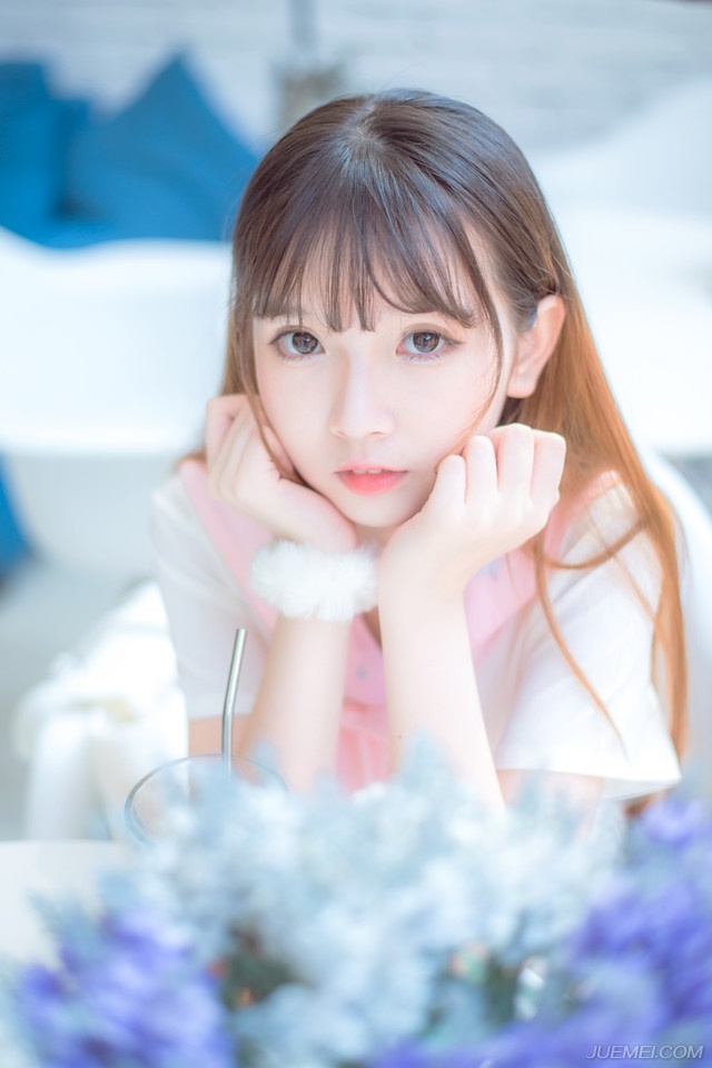 怎么也没想到，场面会因为一个刘璝彻底失控，此刻，就算他斩了刘璝，也难以挽回军心，虽然张任同样对刘璋将大好基业败坏感到心寒和不满，但要他就此背叛，是不可能的，愚忠也好，愚蠢也罢，但刘璋对他有提拔之恩，张任绝不可能背弃刘璋。